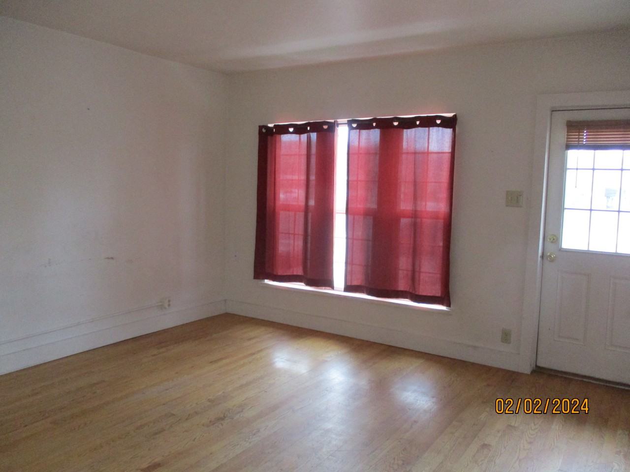 1102 Main St - Photo 3 of 8