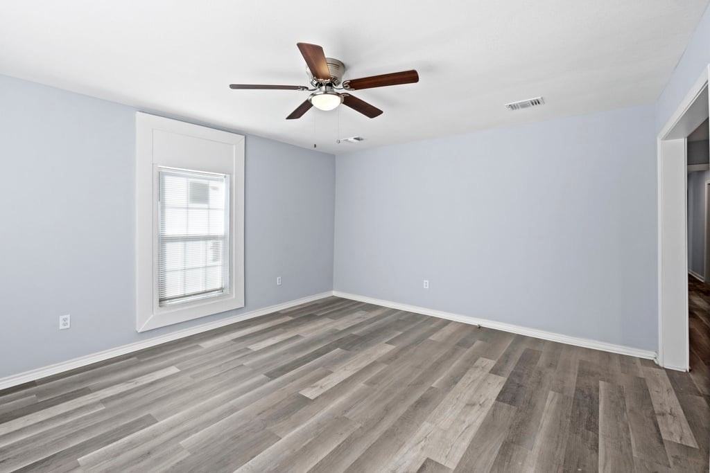 1615 Maple St - Photo 3 of 9