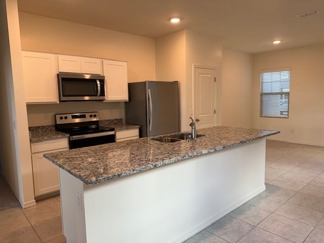 2102 E New Bonnet Ln - Photo 2 of 19