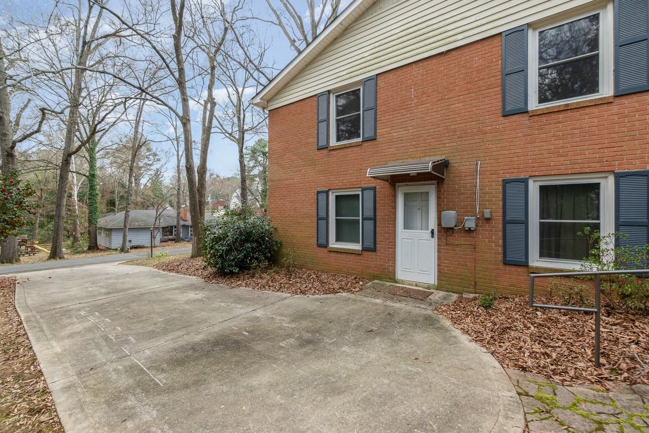 35 Glendale Ave Se - Photo 2 of 18