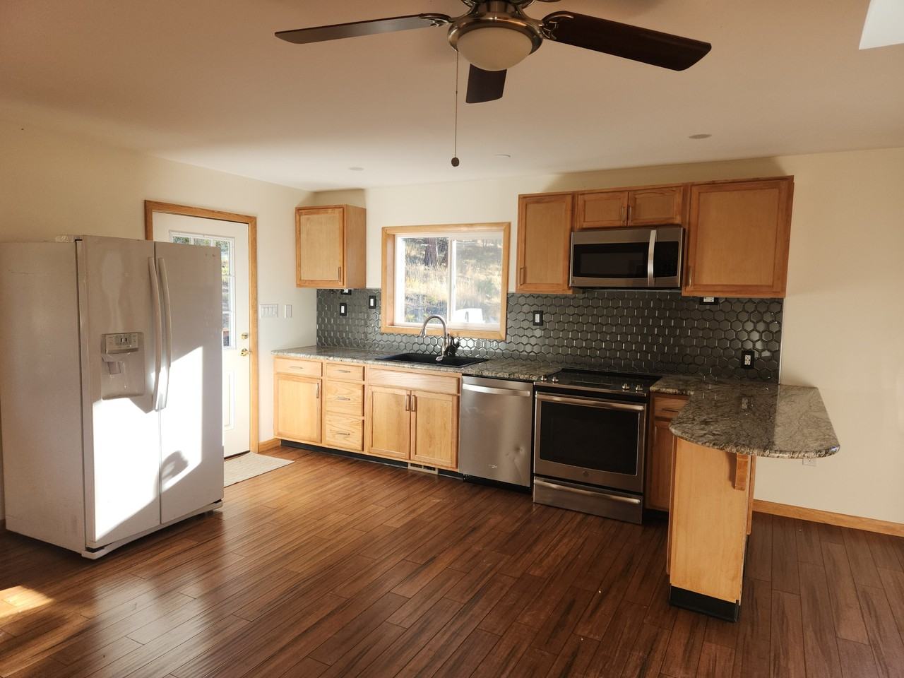 1144 15th St - Photo 2 of 11