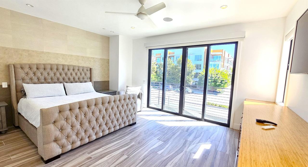 237 1st St - Photo 4 of 38