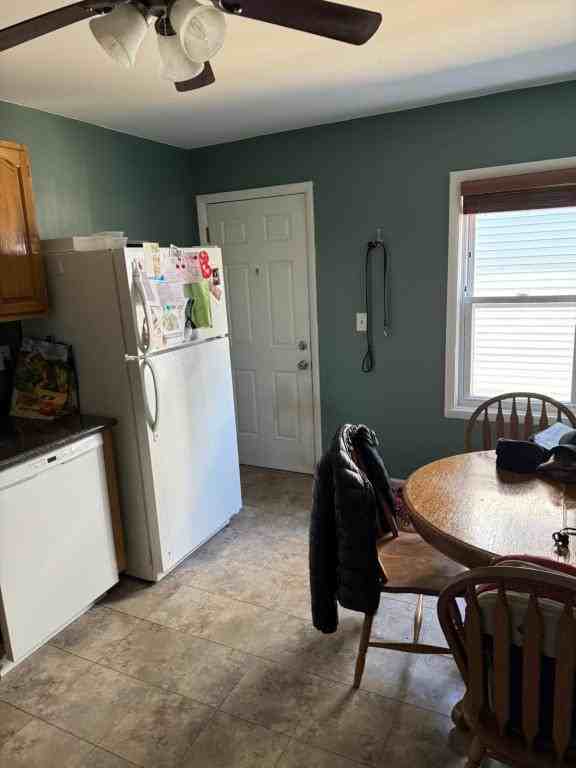 153 Benton St - Photo 5 of 25