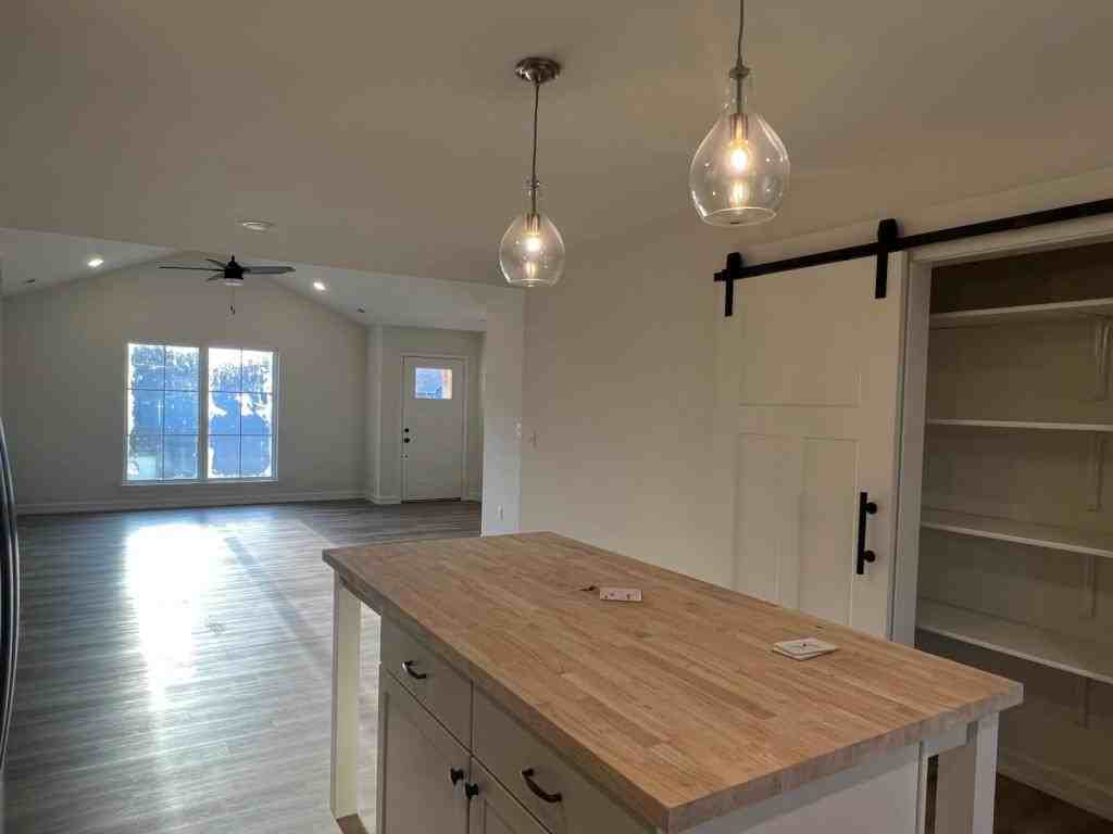 125 N Luna Ln - Photo 3 of 7