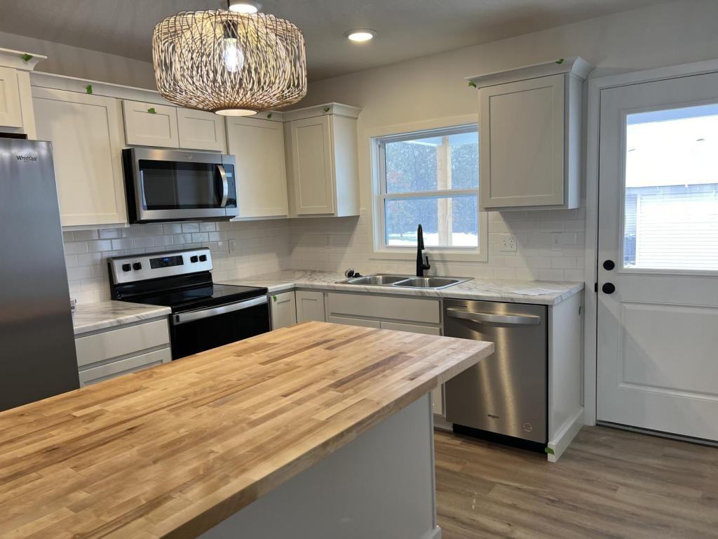 7700 E Rainbow Dr - Photo 3 of 10