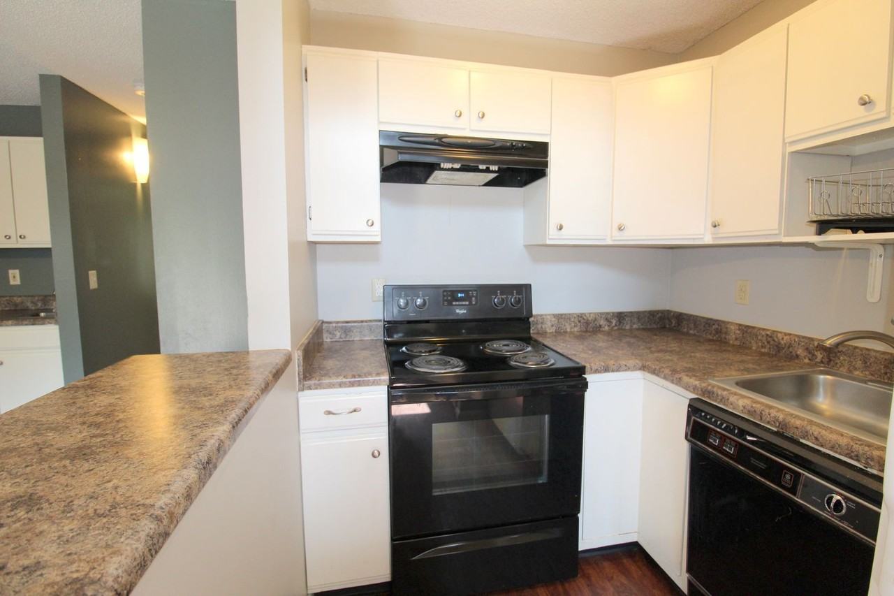 1339 Bradley Dr - Photo 4 of 17