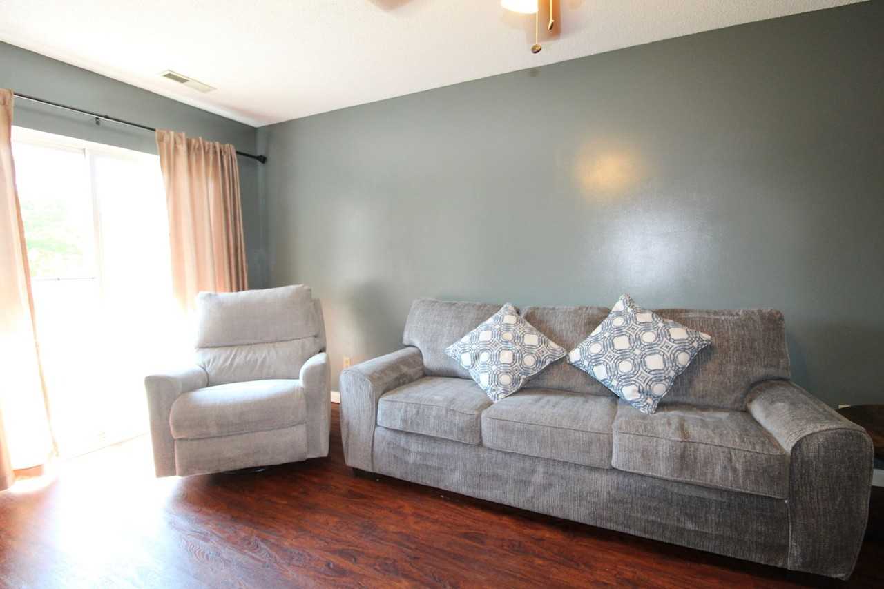 1339 Bradley Dr - Photo 5 of 17
