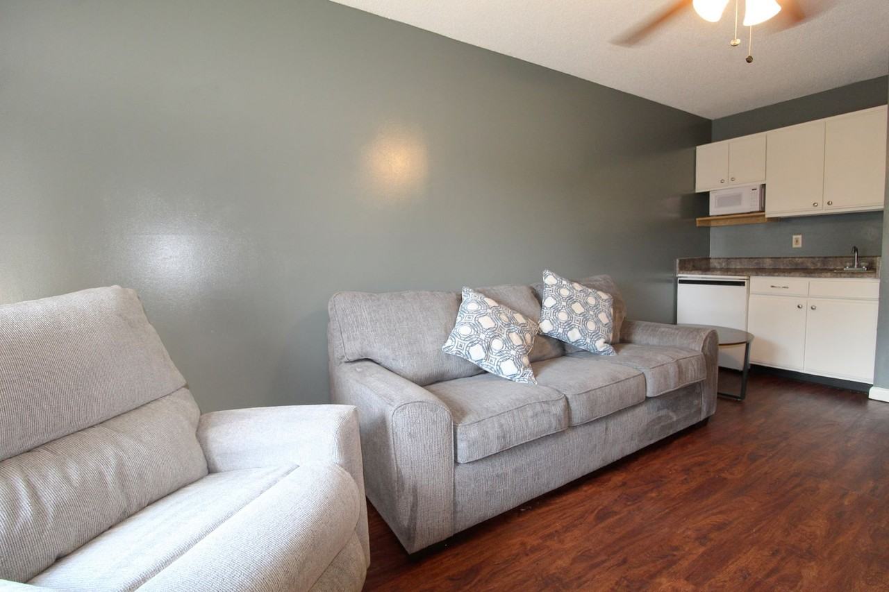 1339 Bradley Dr - Photo 6 of 17