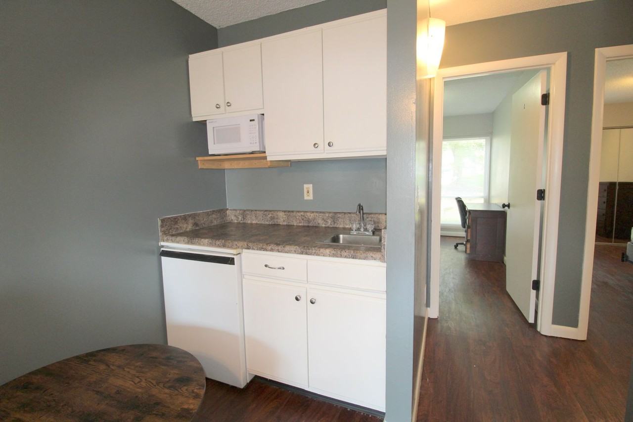 1339 Bradley Dr - Photo 7 of 17