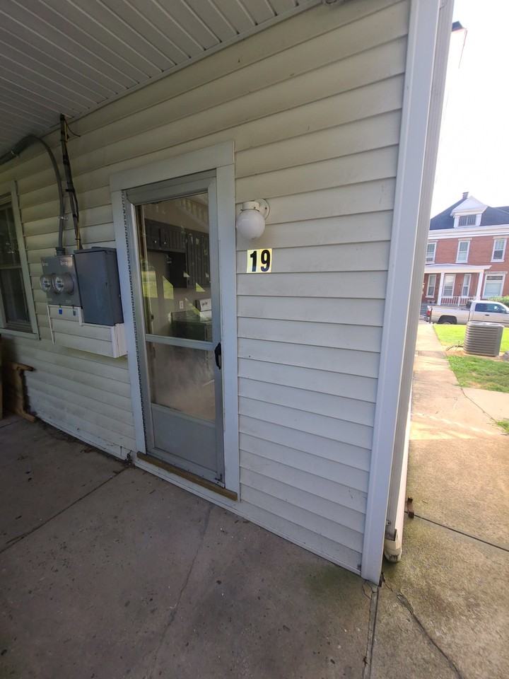19 E North St - Photo 4 of 6