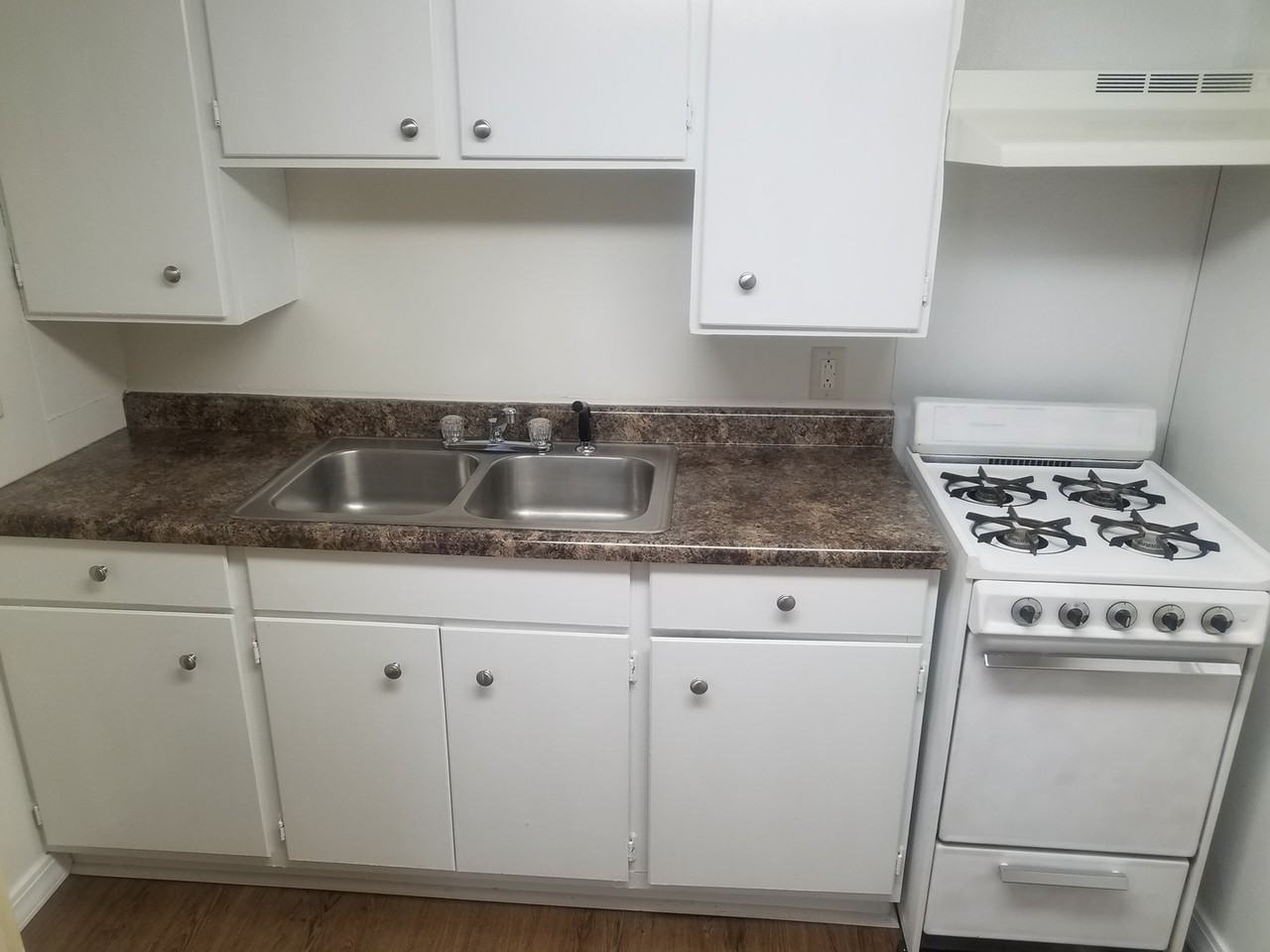 612 Middlebury St #B - Photo 2 of 9