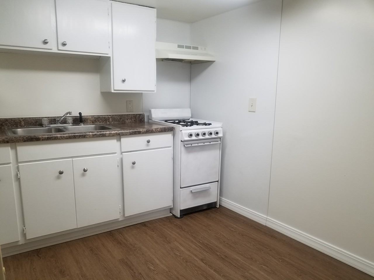 612 Middlebury St #B - Photo 3 of 9