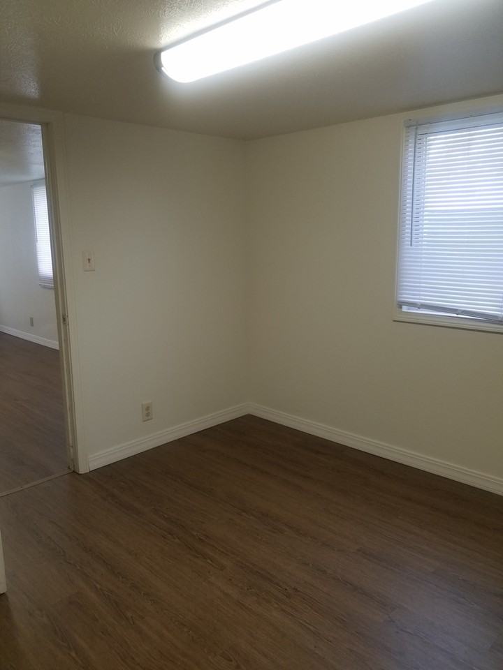 612 Middlebury St #B - Photo 7 of 9