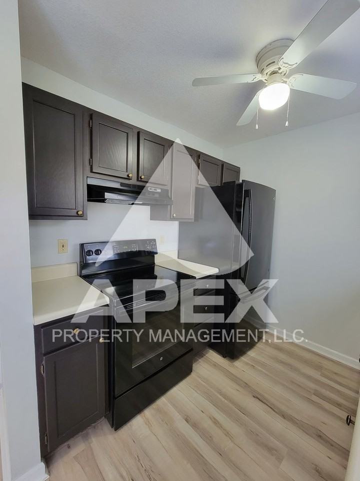 2030 Silverbrook Dr - Photo 7 of 25