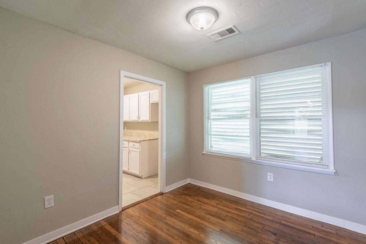 124 North Washington Street - Photo 4 of 20