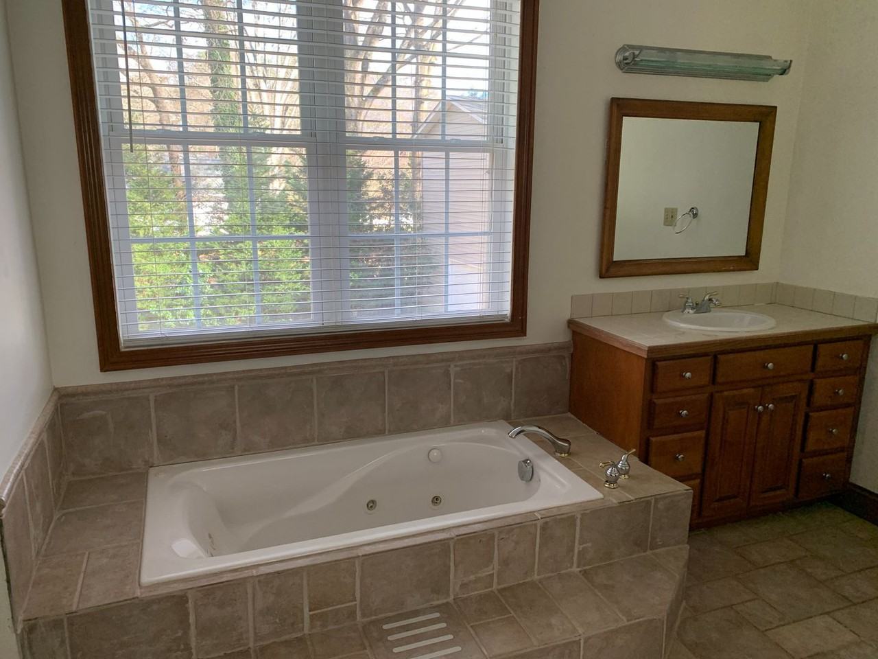 440 Alexander St - Photo 5 of 39