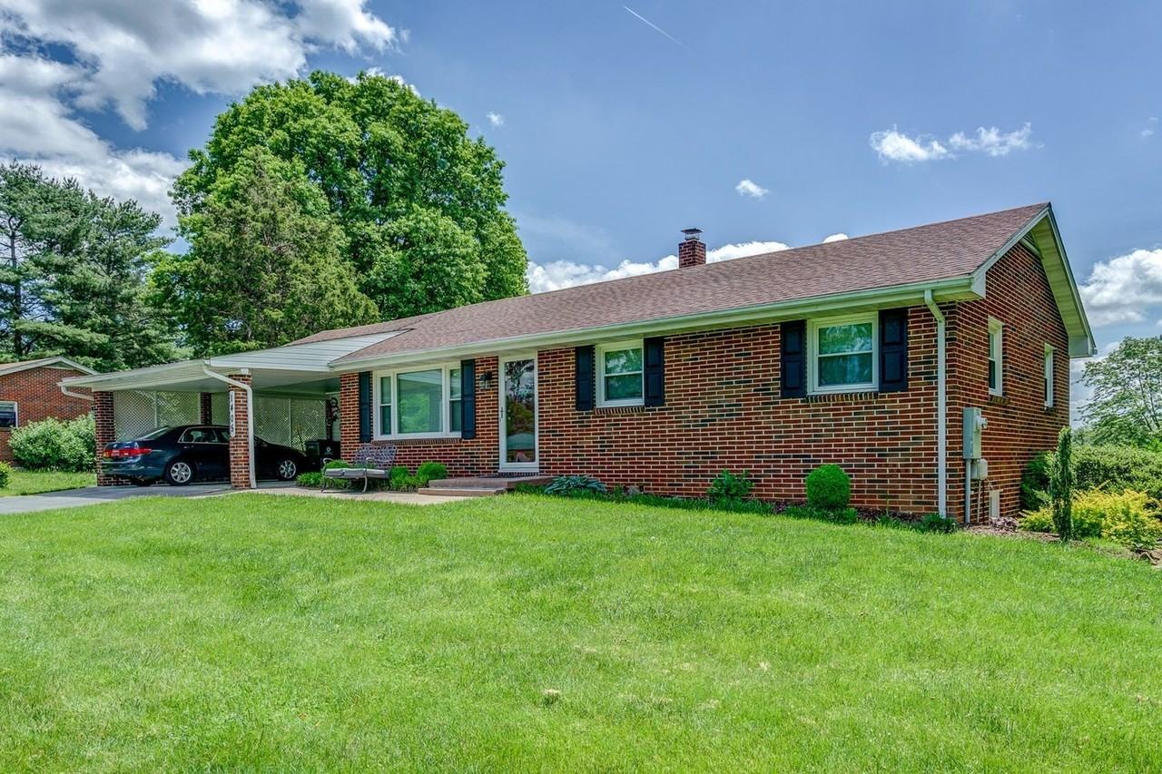 1405 Glade Rd - Photo 2 of 30