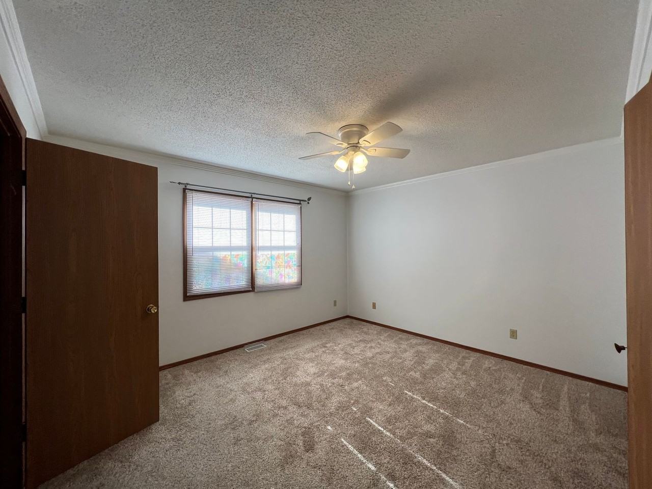 82 Amherst Dr - Photo 2 of 8