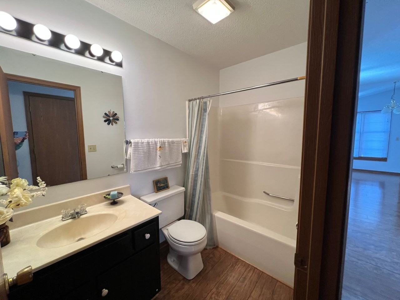 82 Amherst Dr - Photo 3 of 8