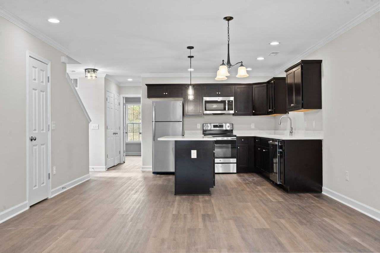 122 Laura Ln - Photo 3 of 19