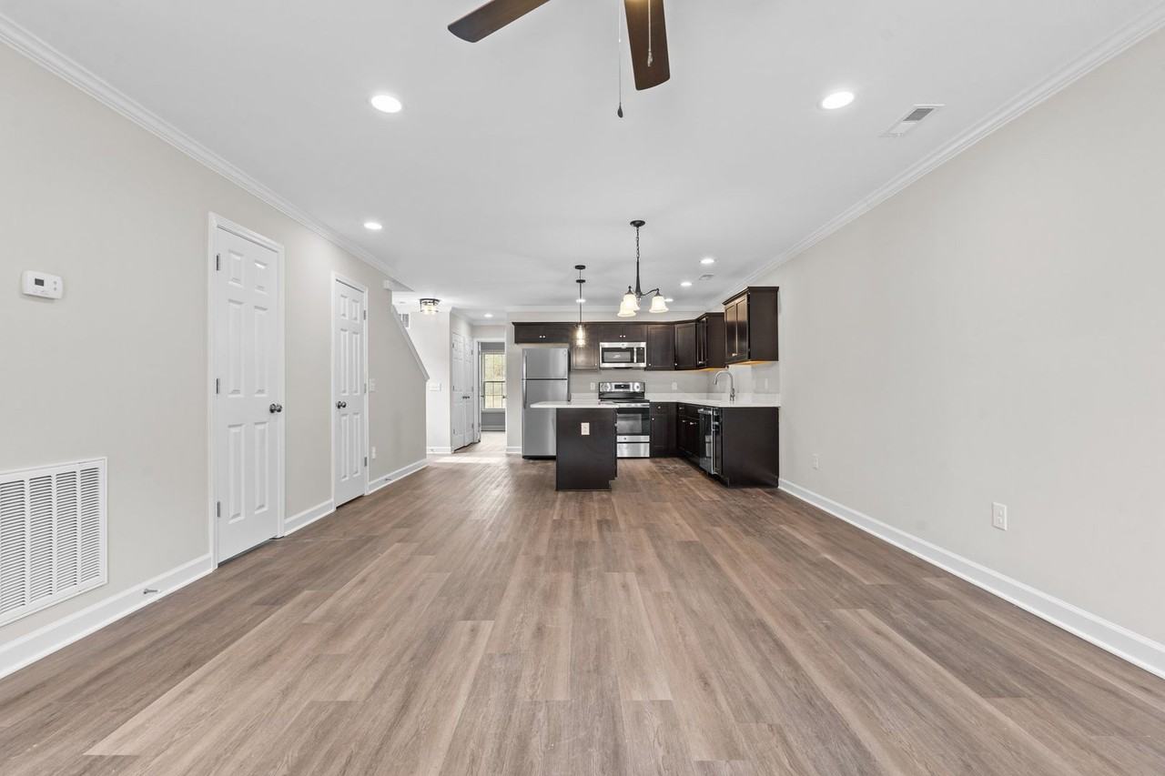 122 Laura Ln - Photo 4 of 19