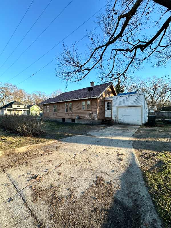 1673 Manz St - Photo 2 of 8