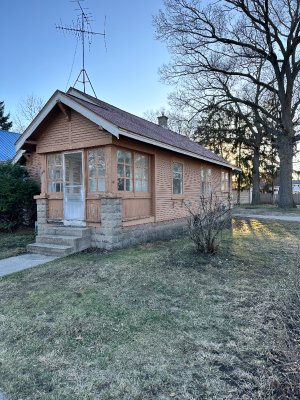 1673 Manz St - Photo 3 of 8