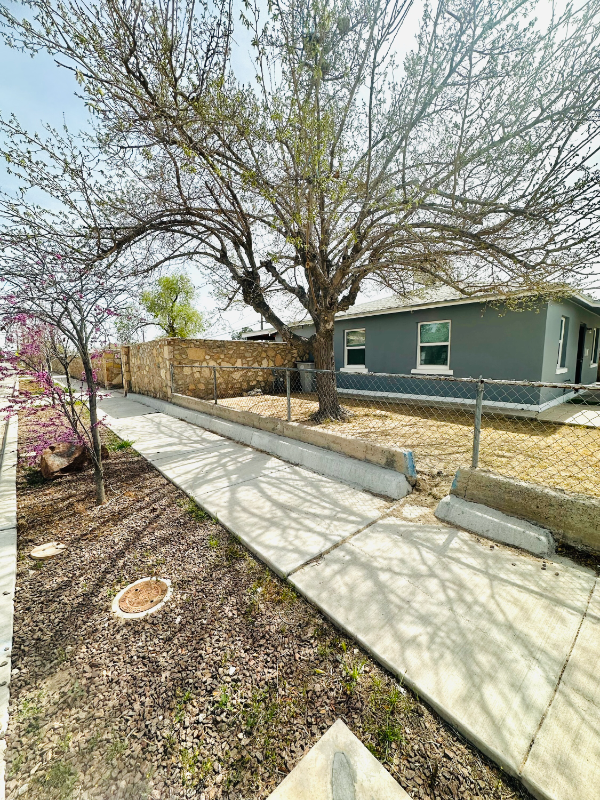 550 Fresno Dr - Photo 2 of 18