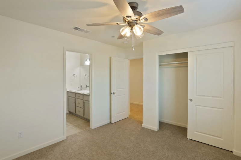 12084 Grand Ct - Photo 3 of 17