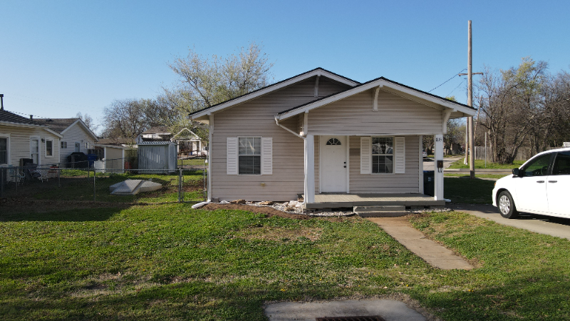 815 E Main St - Photo 2 of 17