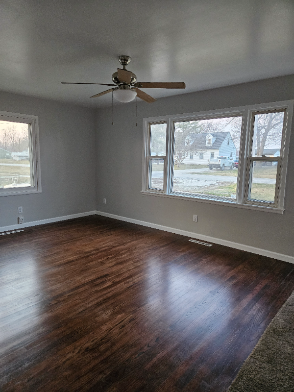 304 W 6th St - Photo 2 of 12