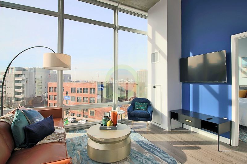 717 N Milwaukee Ave - Photo 2 of 14