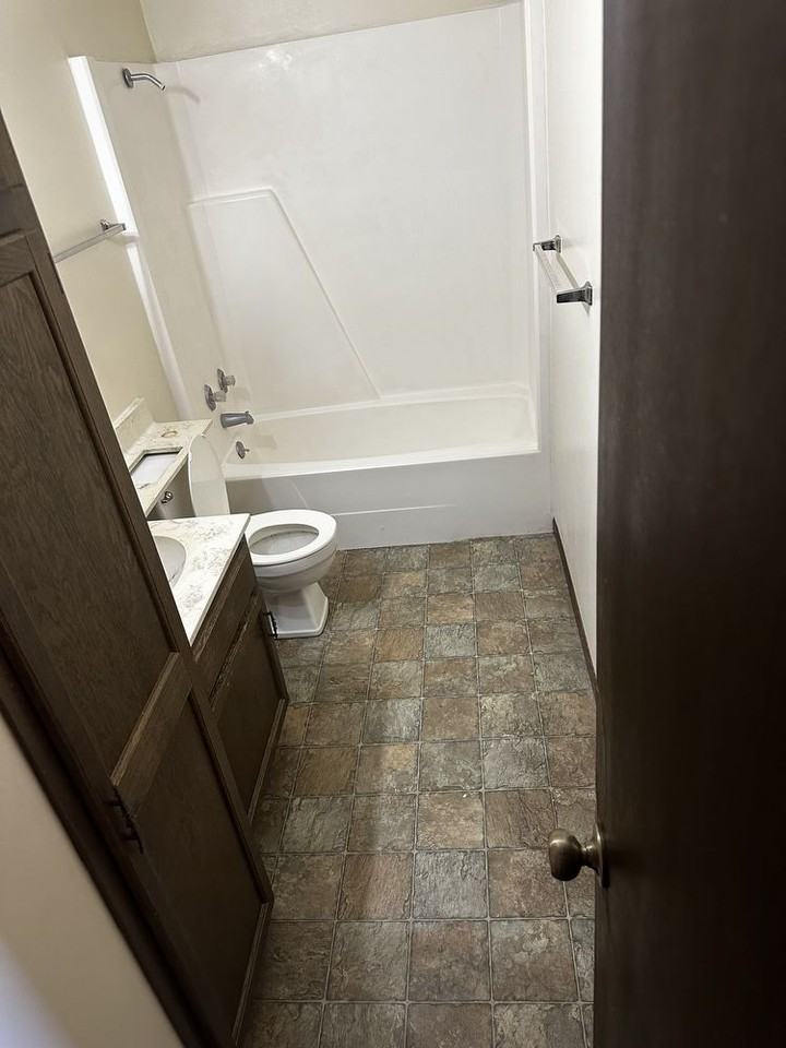 100 Plains St - Photo 3 of 4