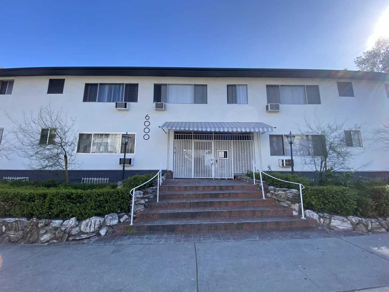 6000 Franklin - Photo 2 of 4