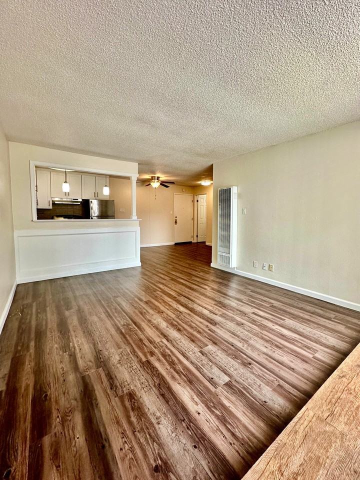 Lakeview Towers Apartments - Photo 2 of 12