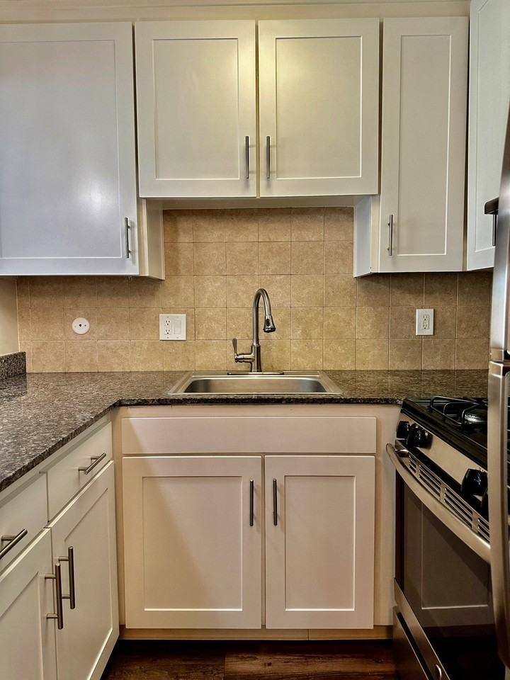 Lakeview Towers Apartments - Photo 3 of 12