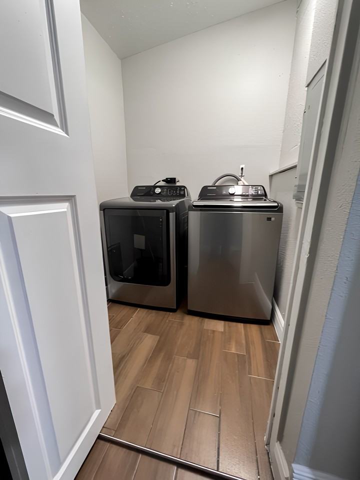 E Mcberry St - Photo 5 of 9