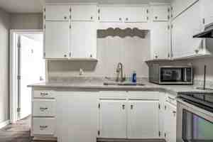 featured image of Denny Dr