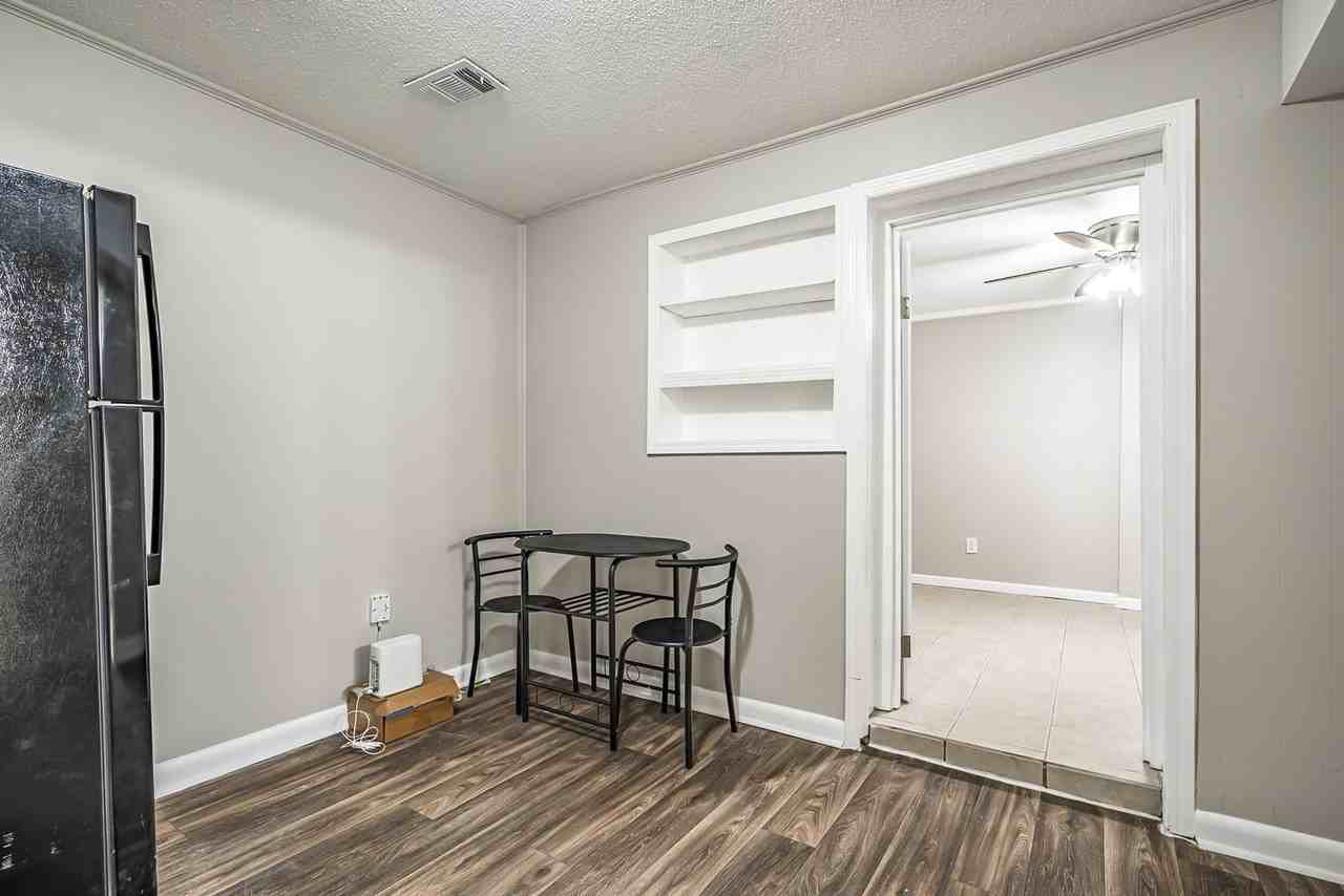 Denny Dr - Photo 6 of 11