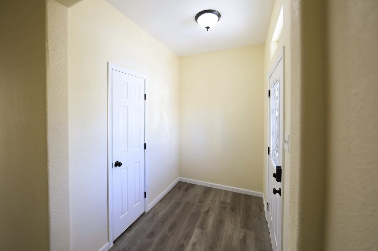 Parnell St - Photo 3 of 17