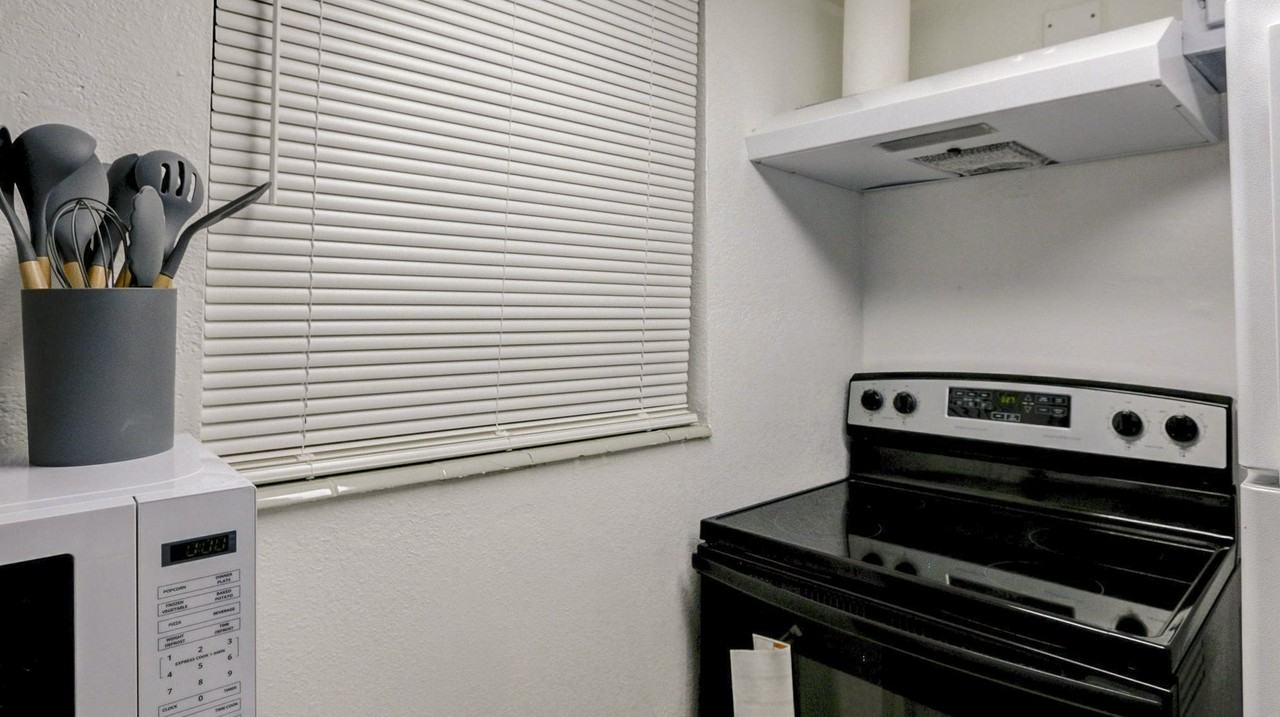 E Emma St - Photo 7 of 13