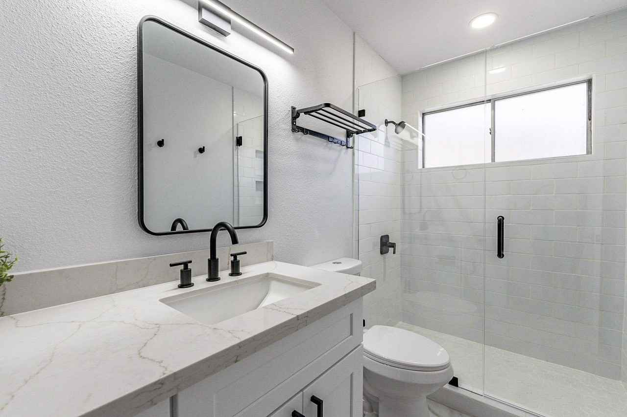 West Northview Avenue - Photo 5 of 14