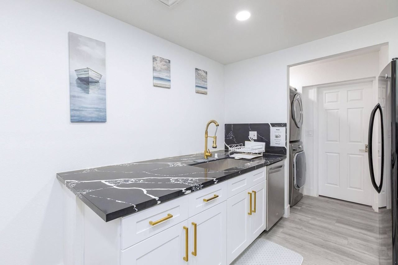 Robin St - Photo 5 of 17