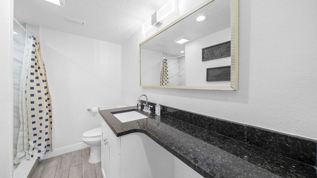 N Oakleaf Ave - Photo 4 of 7