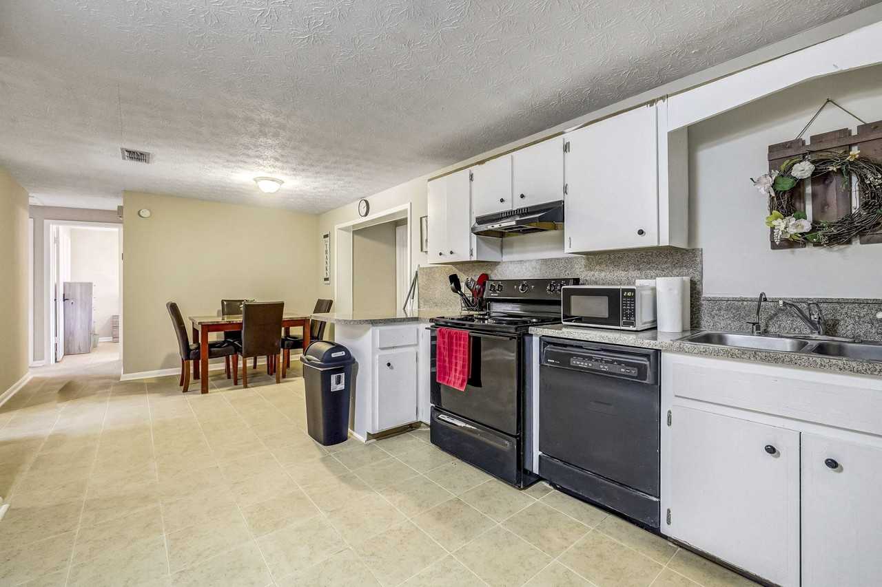 Bacall Rd W - Photo 4 of 9