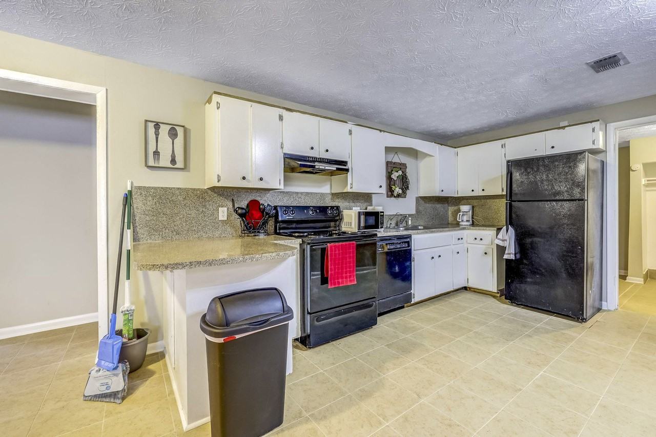 Bacall Rd W - Photo 5 of 9