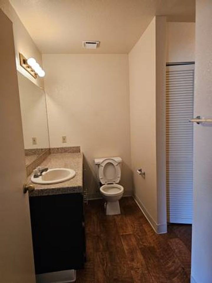 Beautiful 1 bedroom apartment - Photo 3 of 6