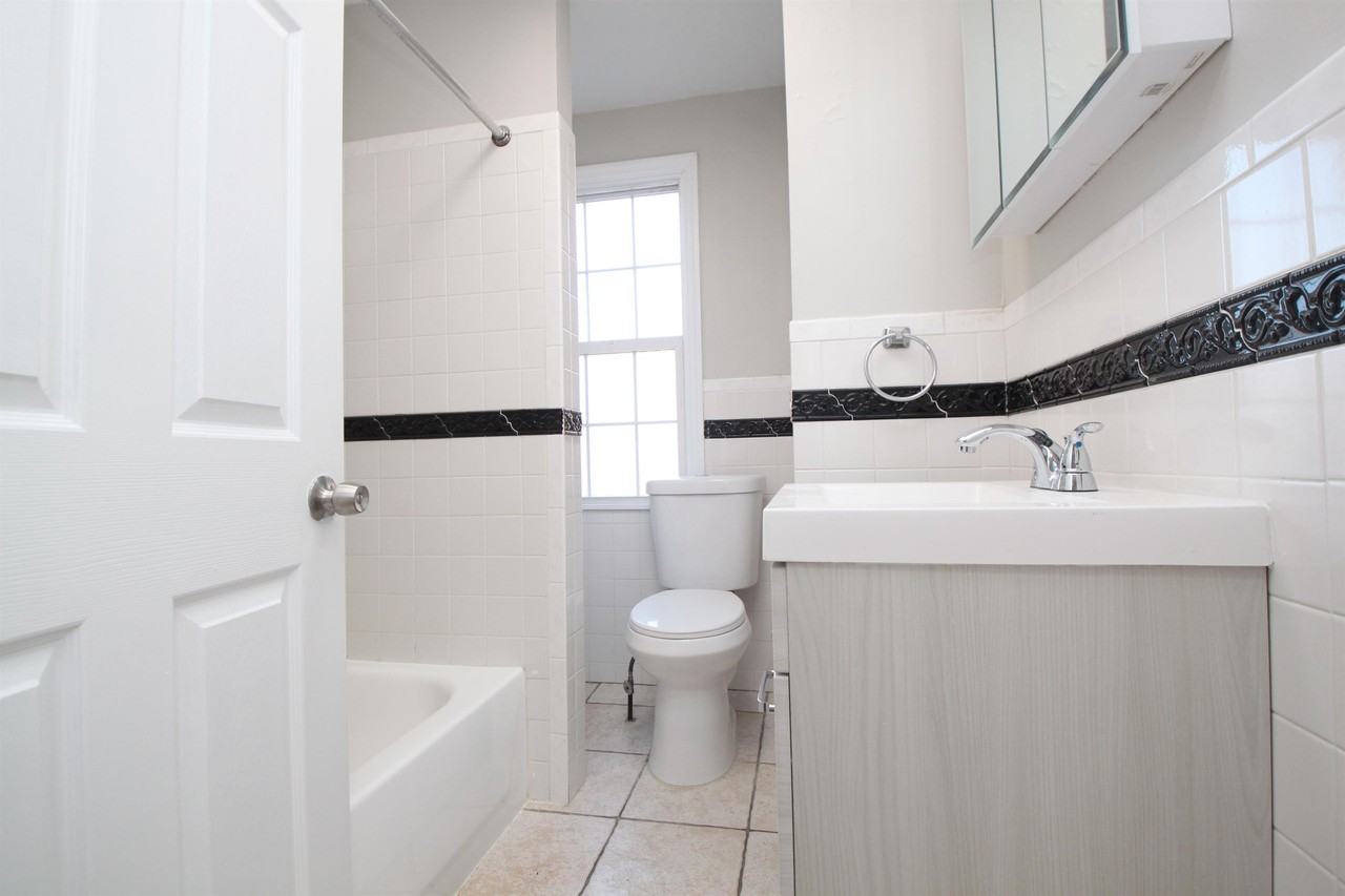 111 S 12th St #111 - Photo 7 of 10