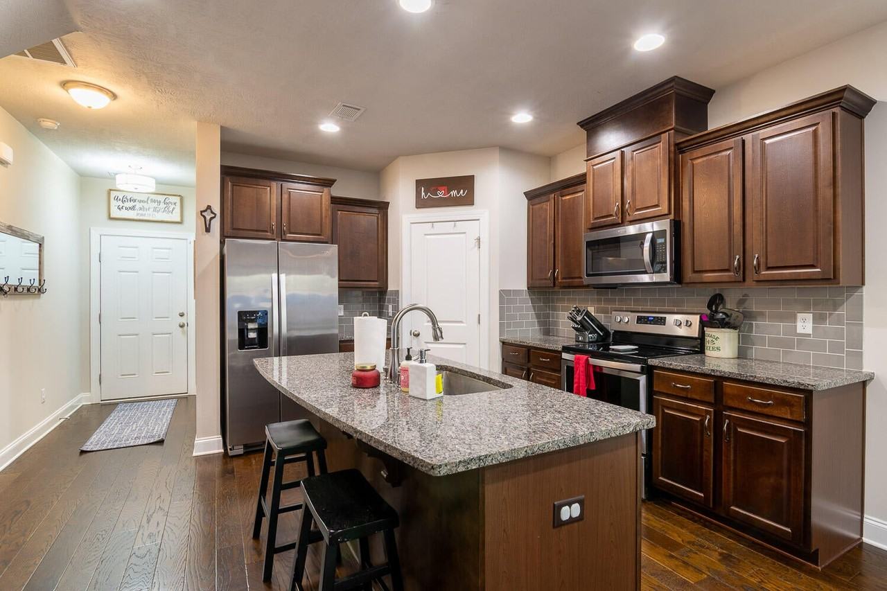 704 Red Cedar Ct #1 - Photo 3 of 19