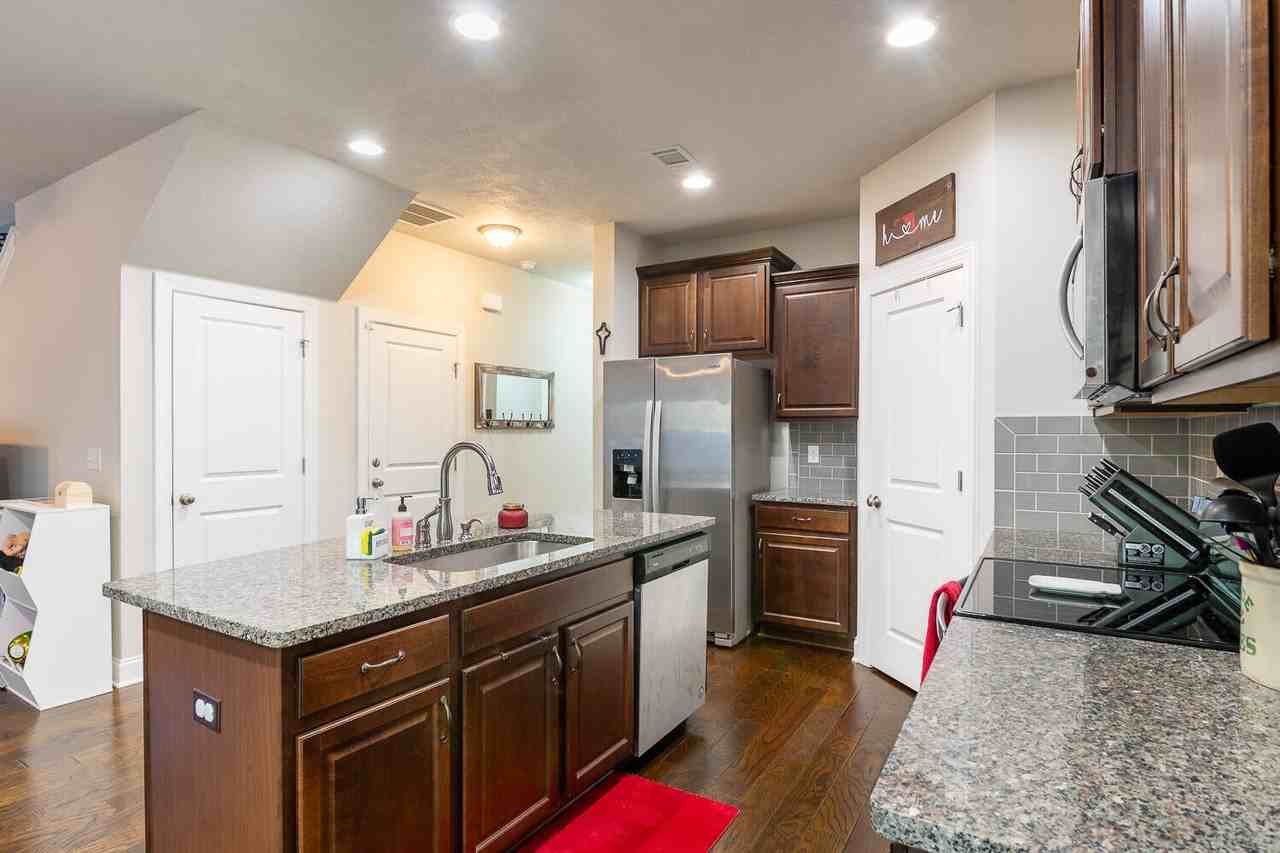 704 Red Cedar Ct #1 - Photo 4 of 19